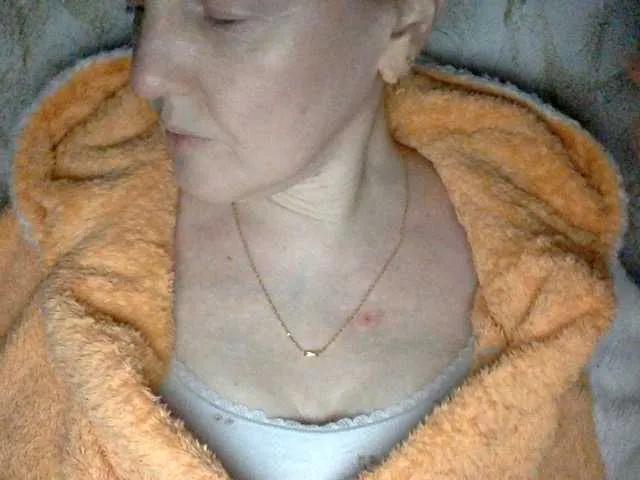 BlondyVio — Your  body  and  your  cock :)
Smart, interesting and generous men.