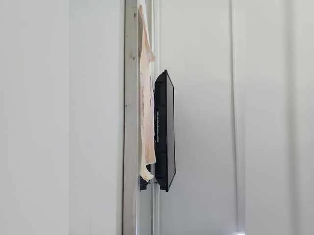 ElizHarper — I love rude and naughty guys who like to watch me touch myself and make me ask for more. Don't limit yourself honey, you'll turn my pussy on.