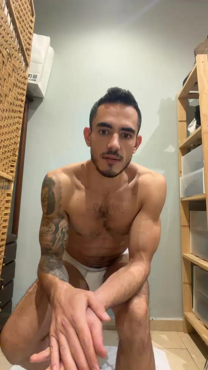 AlejandroAlpha — Freechat on Cam4