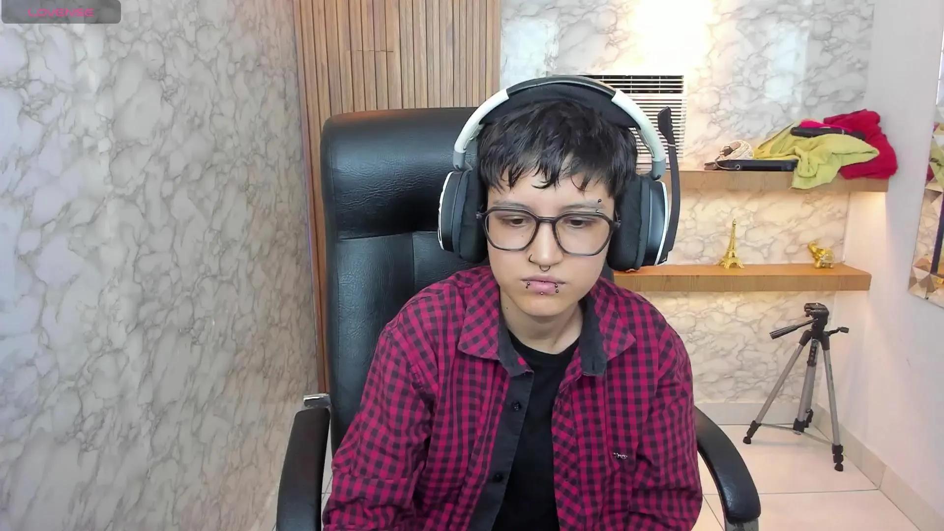 Charlie_Taylor_ —  #cum #schoolgirl #masturbation #gamer #ass #pussy #anal