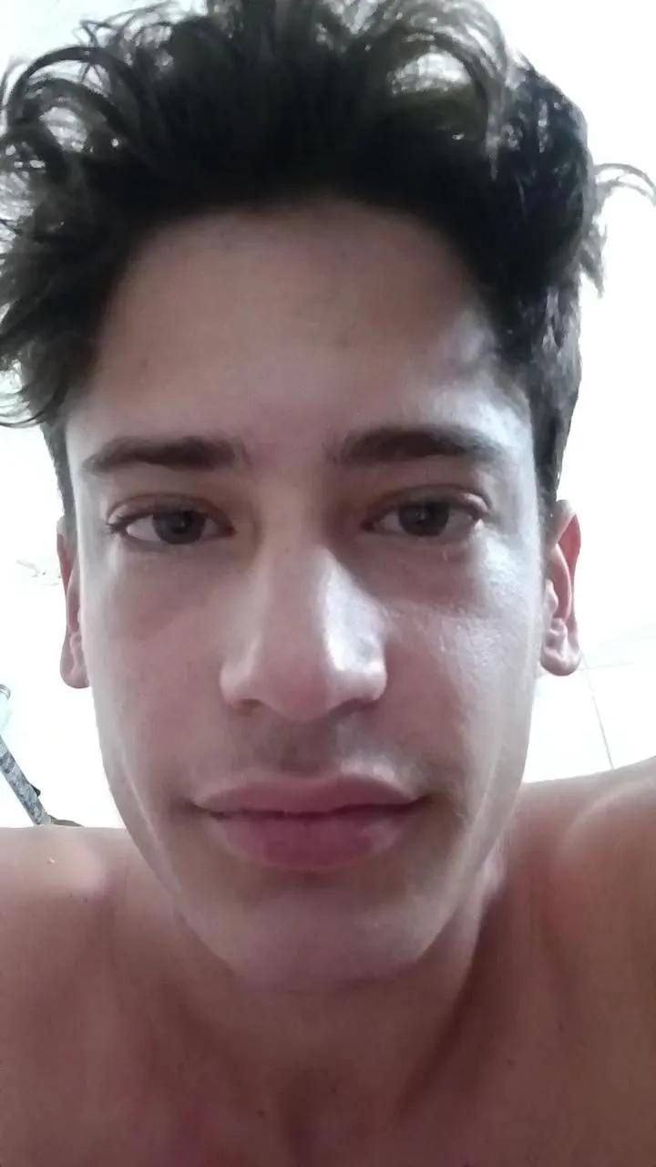 DANIELZINHOOO — Freechat on Cam4