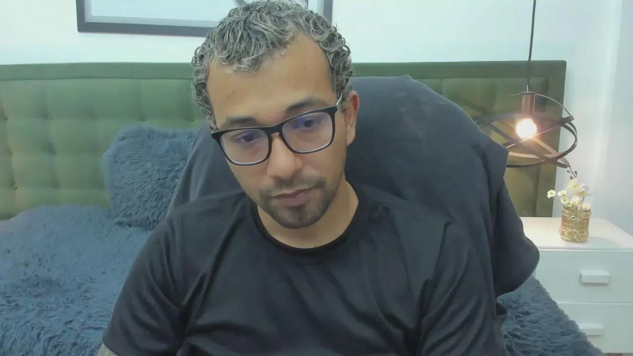 fuckboy_bbc —  #pee #feet #masturbation #milk #striptease #cum #public