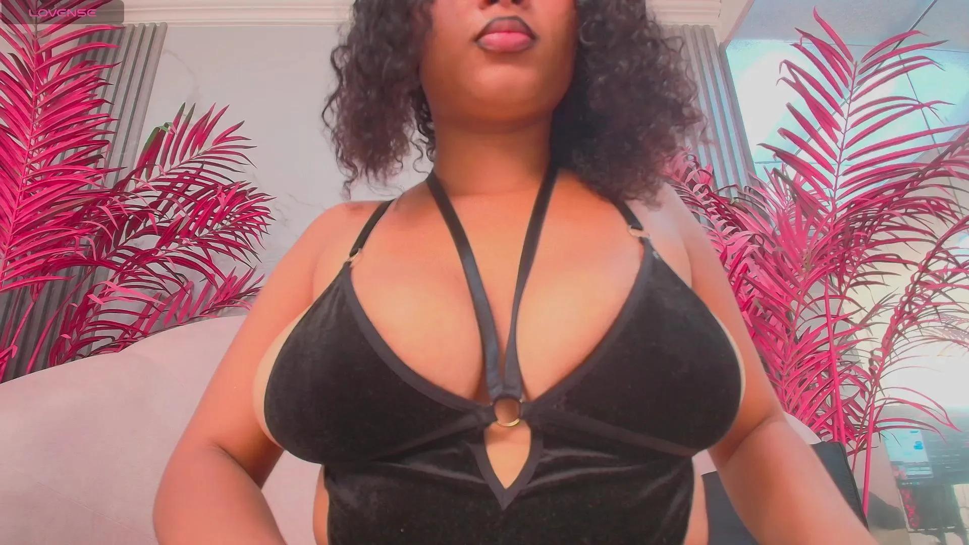 JulietaMills — Freechat on Cam4