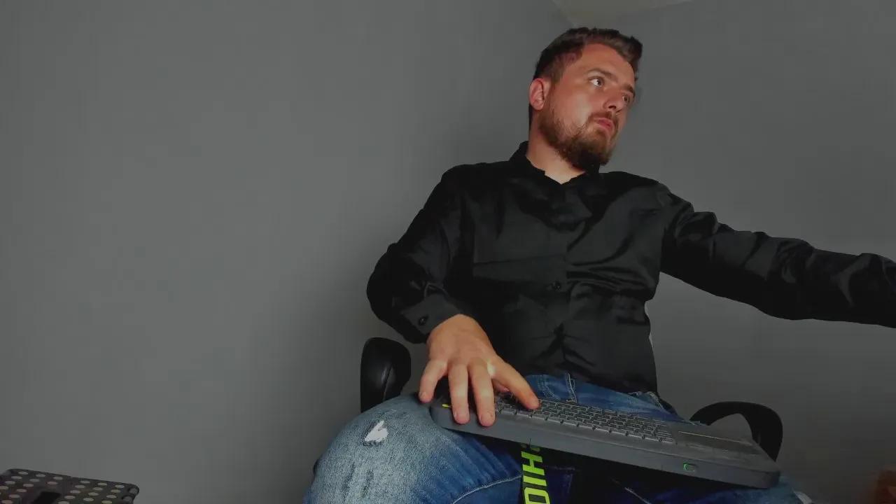 Markwaynexxx —  #pee #feet #leather #smoke #bdsm #findom #master