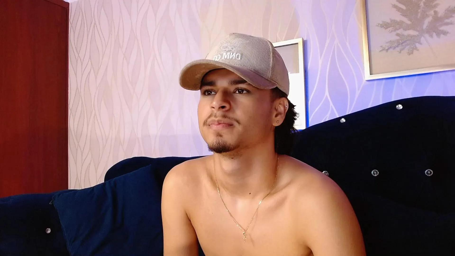 MathewAdamss on Cam4