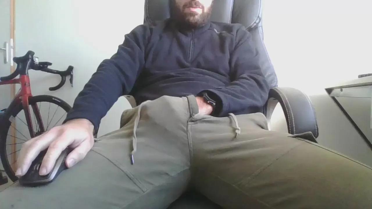 Maxi3329 — Freechat on Cam4