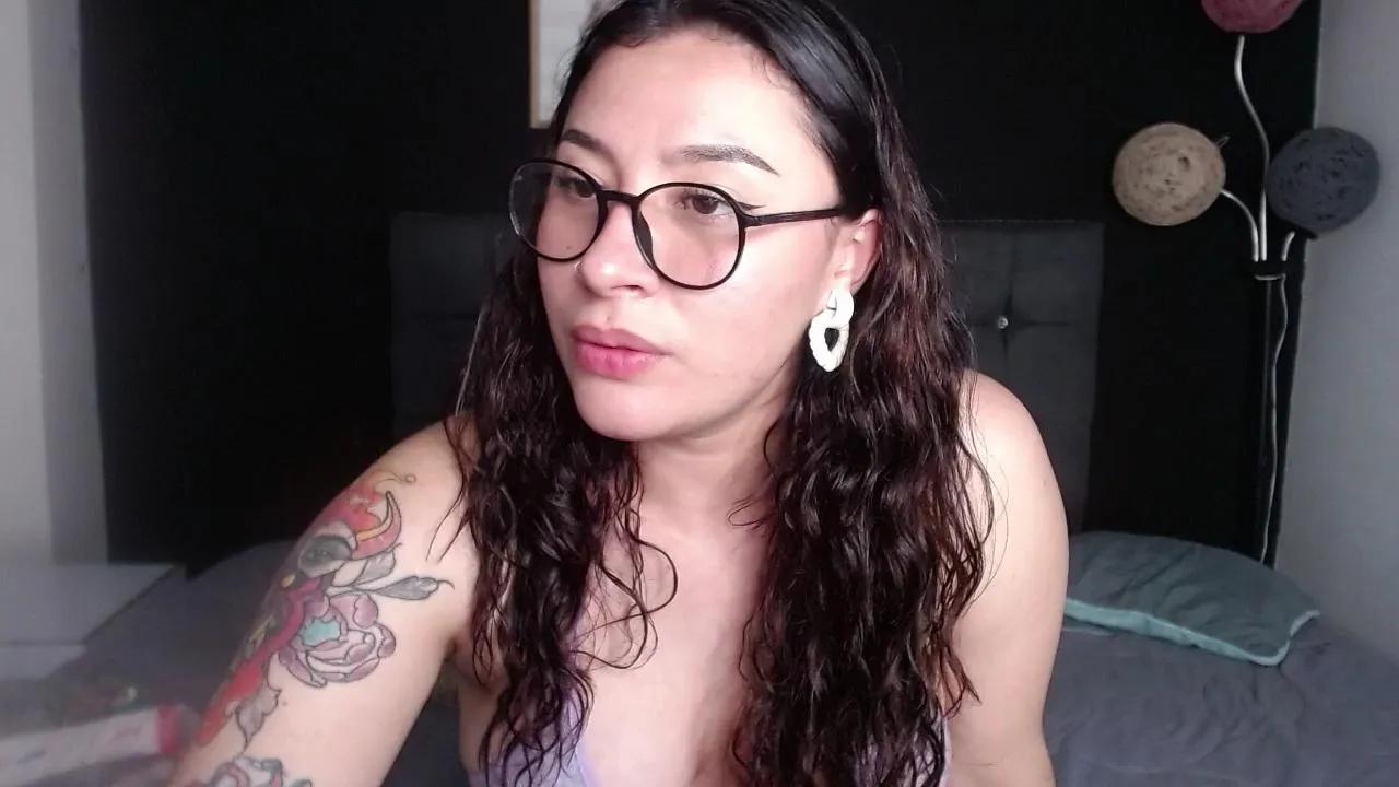 Nicolee_01 —  #feet #bigass #C2C #masturbation #spanking #pussy #ass