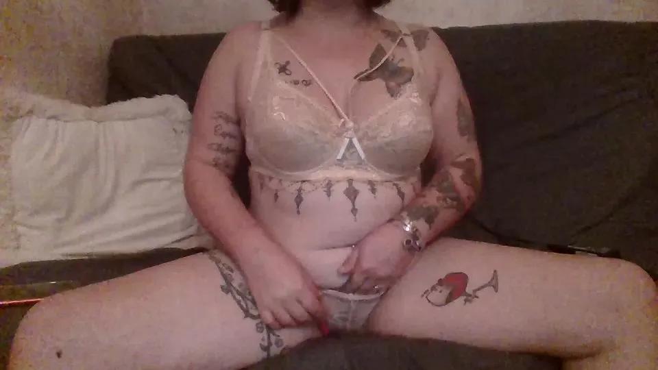 OphelieW —  #C2C #masturbation #pawg #gamer #spanking