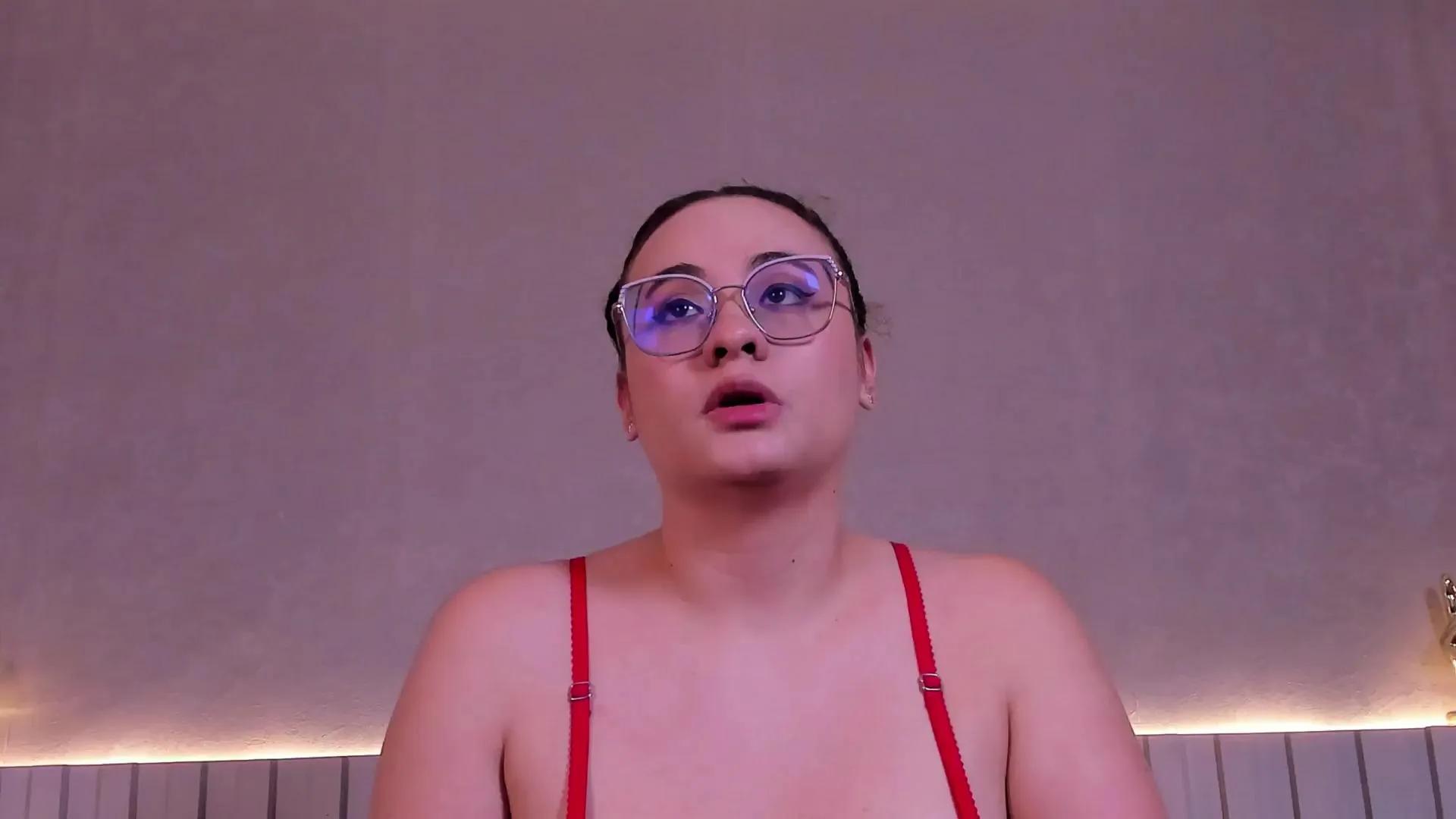 saraandelliee —  #C2C #masturbation #squirt #armpits #fisting #pee #lesbian