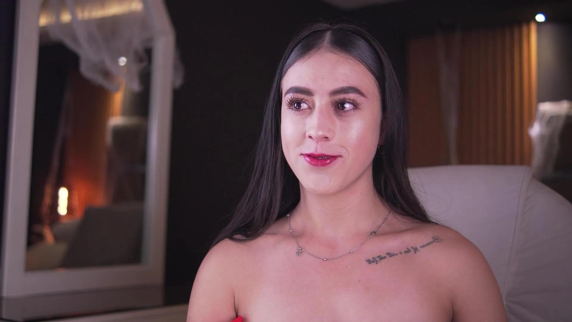 Saracollins1 on Cam4 