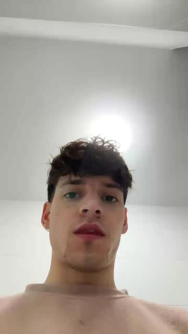 Shyboy911 — Freechat on Cam4