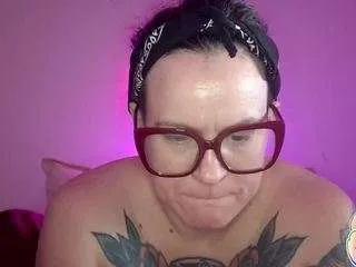 quinnmariexo — Public chat pussy play! [5000 tokens remaining]