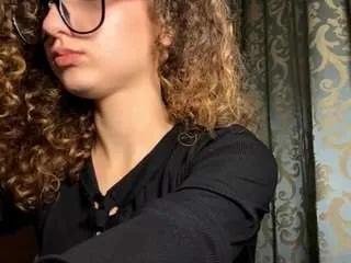 tatyanarissler — Tease you with my top and show more cleavage [86 tokens remaining]