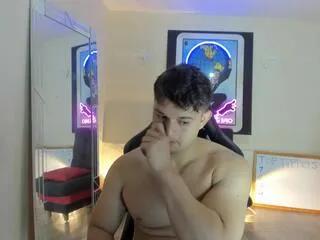 oliver_whitee — Freechat on Flirt4Free