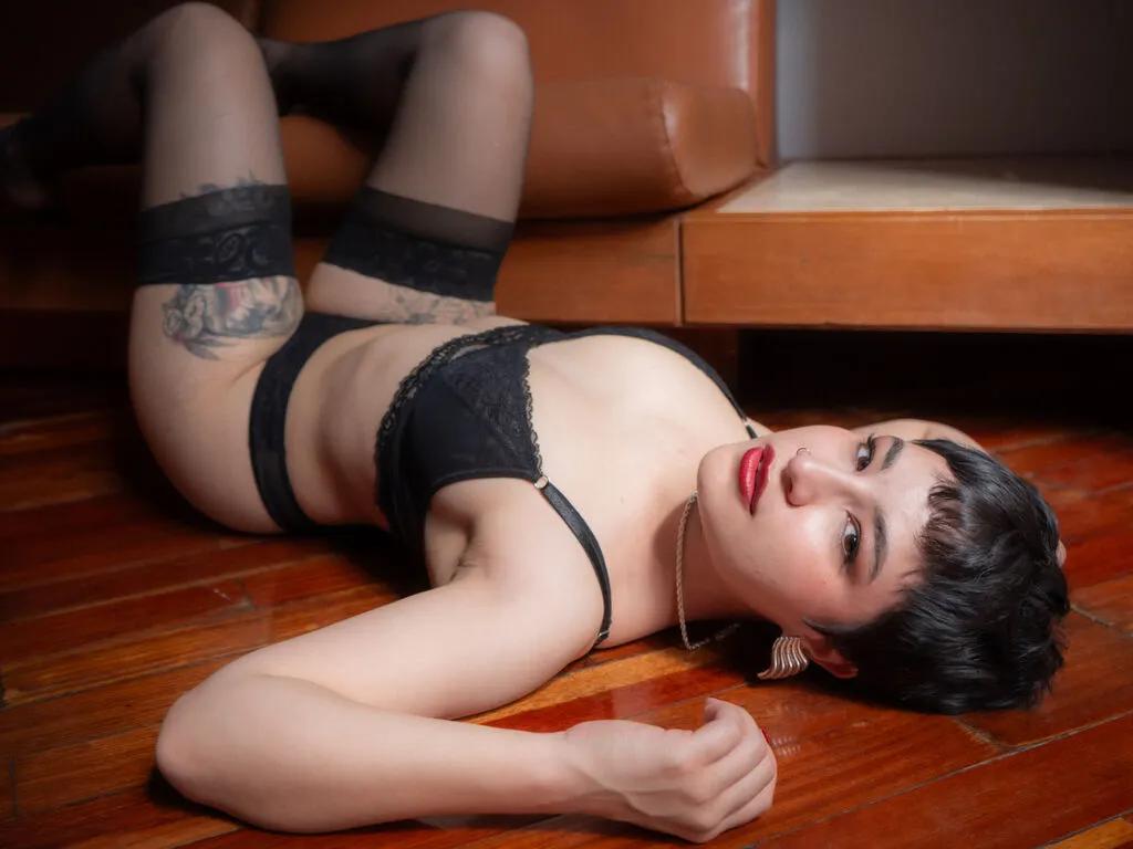 ColetteColman — I am a cat girl, I enjoy afternoons in the comfort of my home. I like to leave who I am in the things I do, the books I read, the food I cook, the flowers I take care of in my garden, the things I like to talk about and learn about.