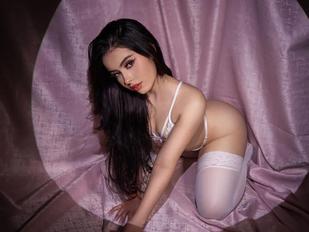 LiliDavison — I am a woman who loves to explore every centimeter of my body and take out that sexy part and expose it to satisfy the darkest desires that exist, I really like makeup and innovate every day with myself, I am a lover of knowing new cultures and...