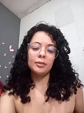 NinaSweet2 on StripChat 
